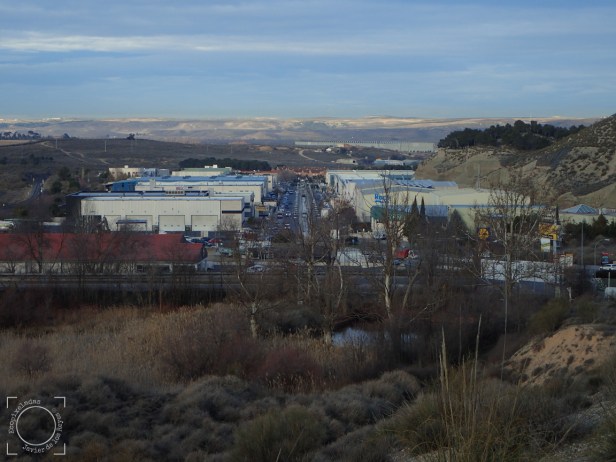 Polígono Gonzalo-Chacón, límite Suroeste del humedal